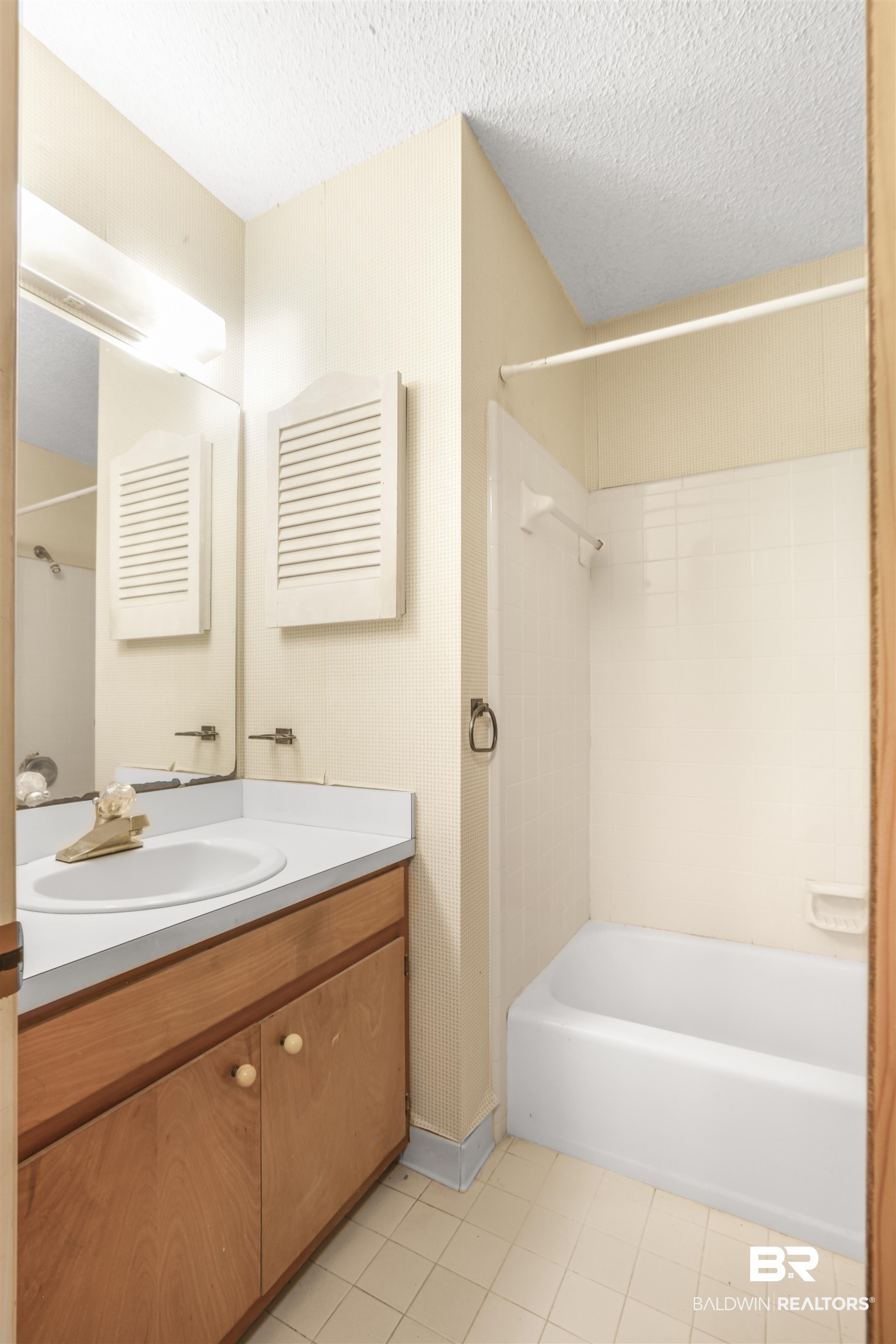108 Cameron Circle Daphne, AL 36526 - Photo 17 of 31 Bathroom