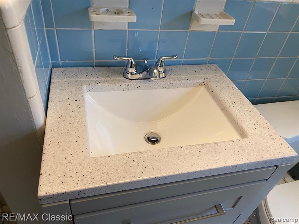21313 Inkster Road Farmington Hills, MI 48336 - Photo 13 of 19