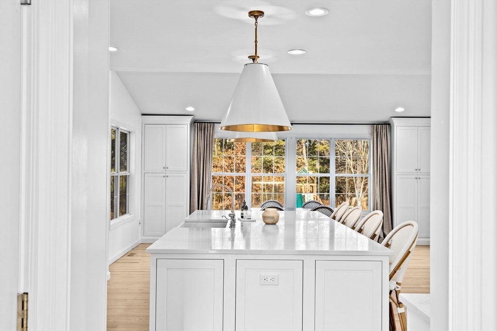 550 Raymond Road Plymouth, MA 02360 - Photo 2 of 41 Gallery Image 2