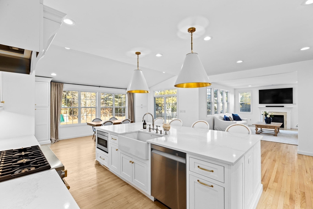 550 Raymond Road Plymouth, MA 02360 - Photo 8 of 41 Gallery Image 8