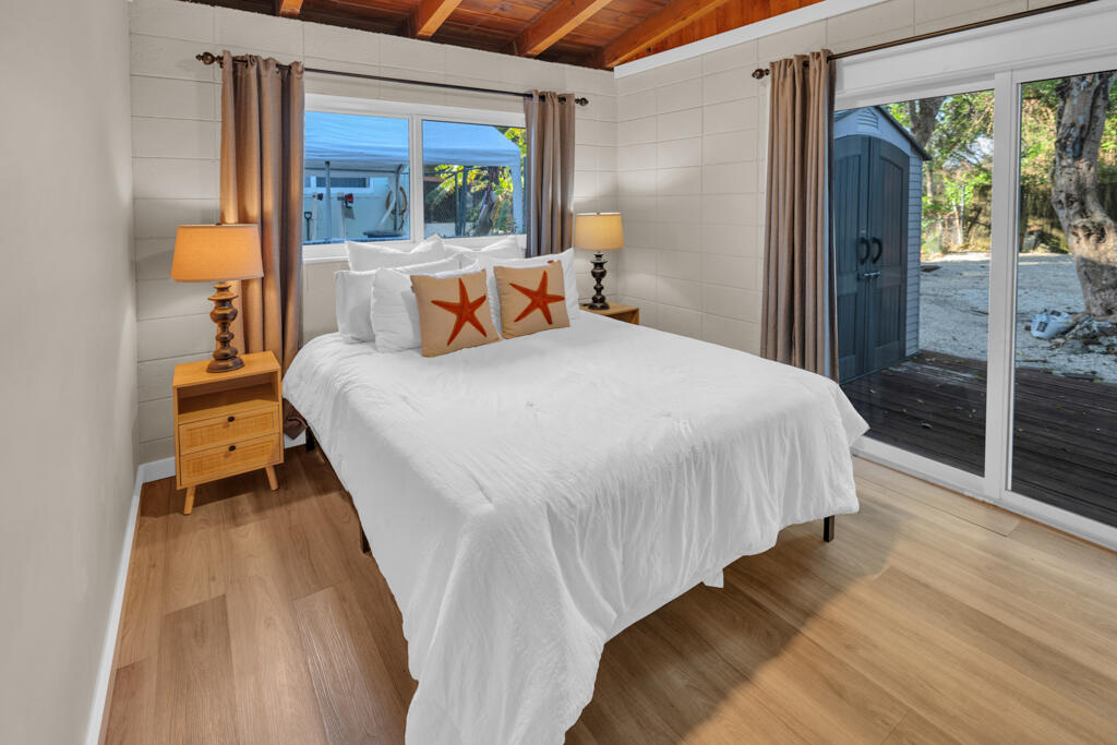 124 South Hammock Road Islamorada, FL 33036 - Photo 11 of 23 a bed sitting in a bedroom next to a window