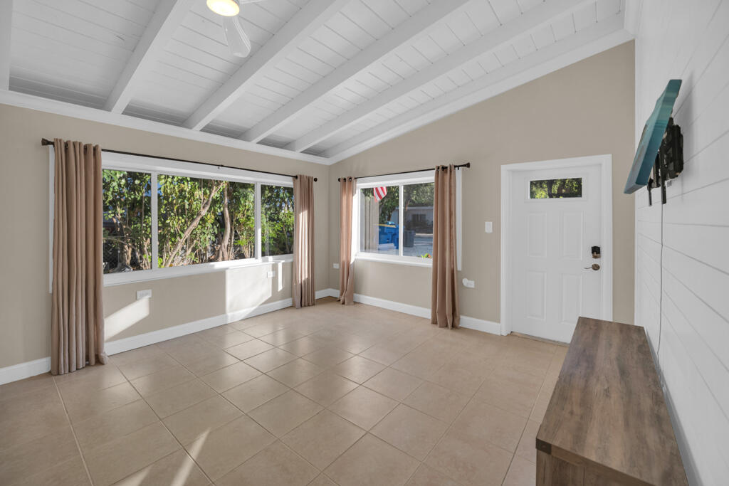 124 South Hammock Road Islamorada, FL 33036 - Photo 3 of 23 a view of empty room with front door