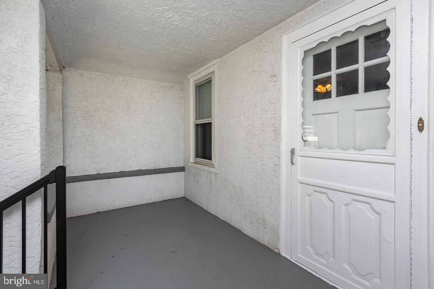 334 East Conestoga Road Wayne, PA 19087 - Photo 7 of 38 Front porch and entrance
