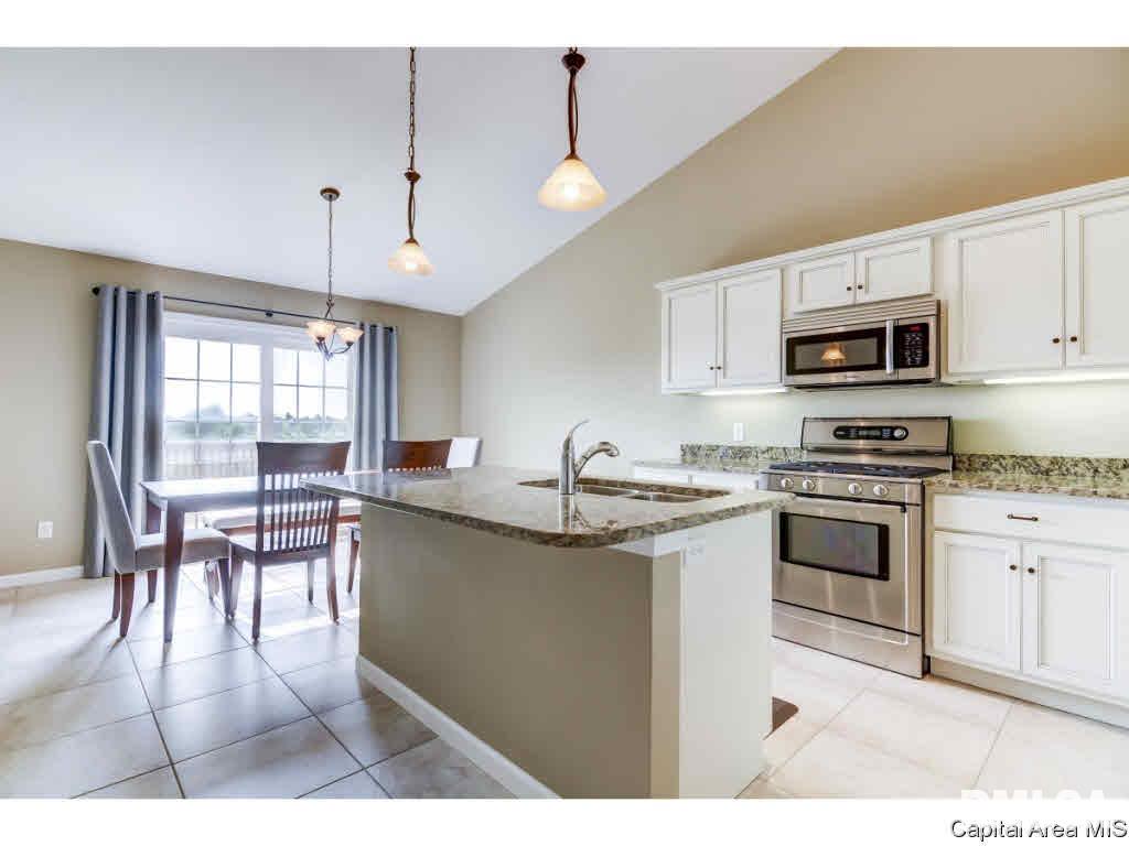 4512 Castle Pines Drive Springfield, IL 62711 - Photo 6 of 29 Gallery Image 6