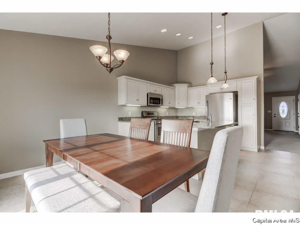 4512 Castle Pines Drive Springfield, IL 62711 - Photo 10 of 29 Gallery Image 10