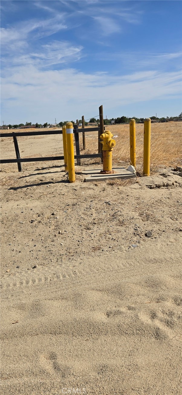 0 R4/vic Vac Avenue Littlerock, CA 93543 - Photo 2 of 7 a view of swimming pool