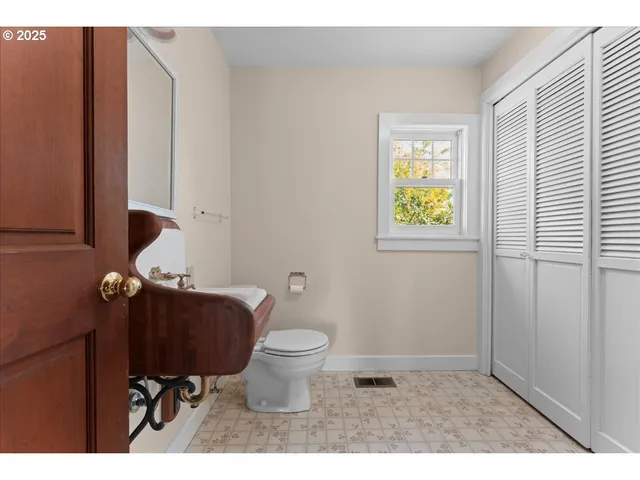 $720,000 | 36175 Highway 213, Molalla, OR 97038