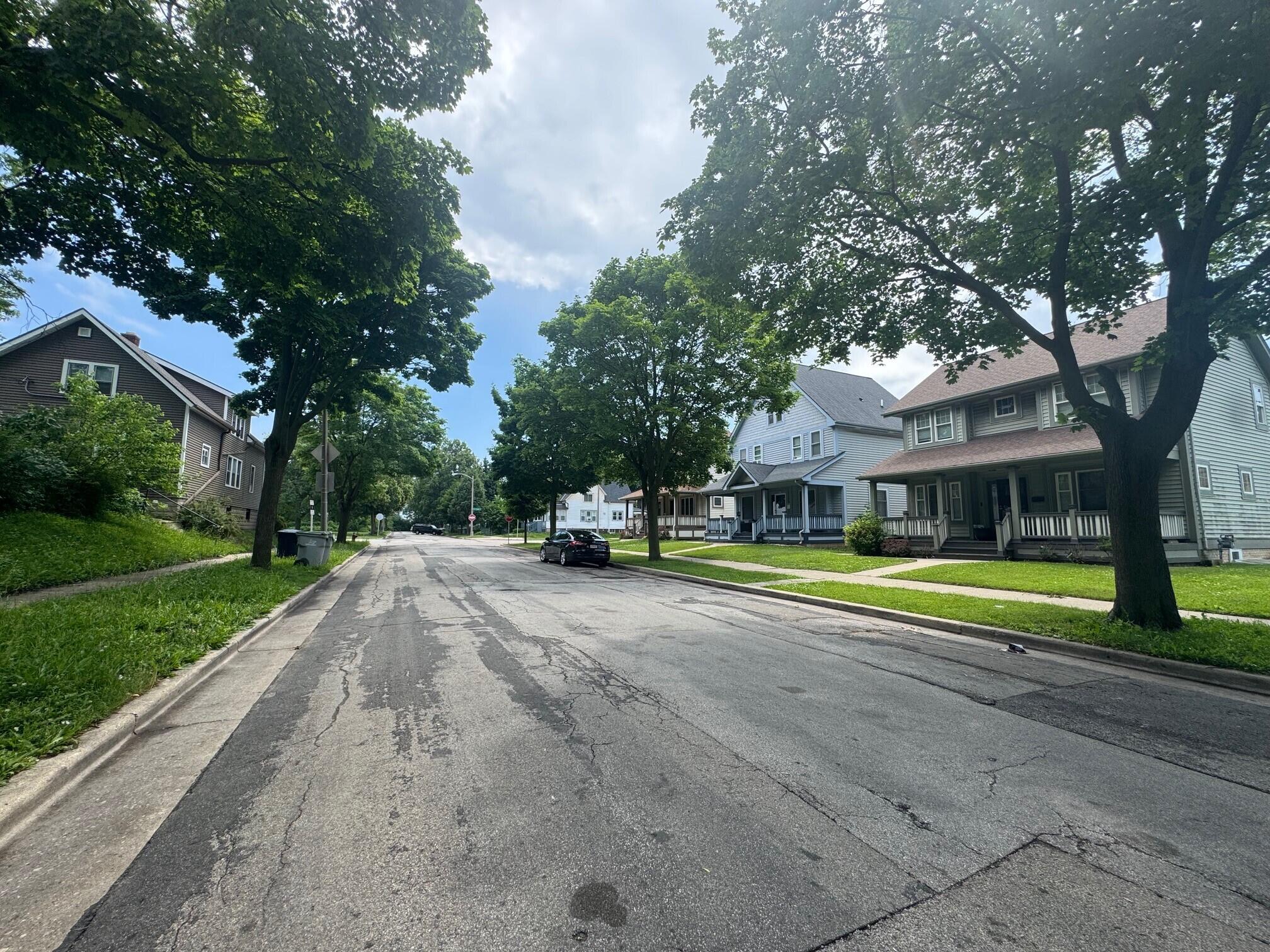 424 North 29th Street Milwaukee, WI 53208 - Photo 2 of 5 424 N 29th St Street