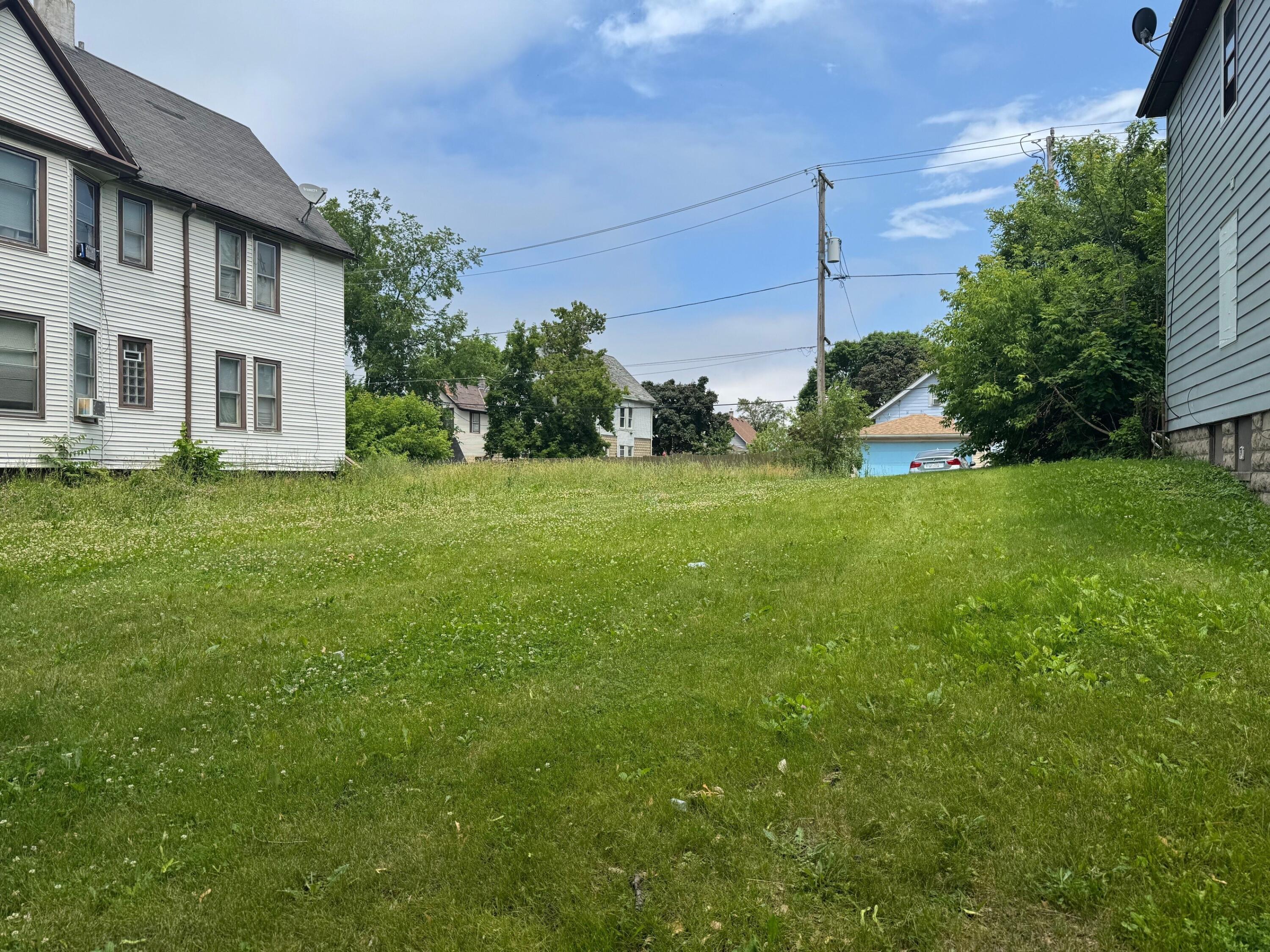 424 North 29th Street Milwaukee, WI 53208 - Photo 3 of 5 424 N 29th St 2