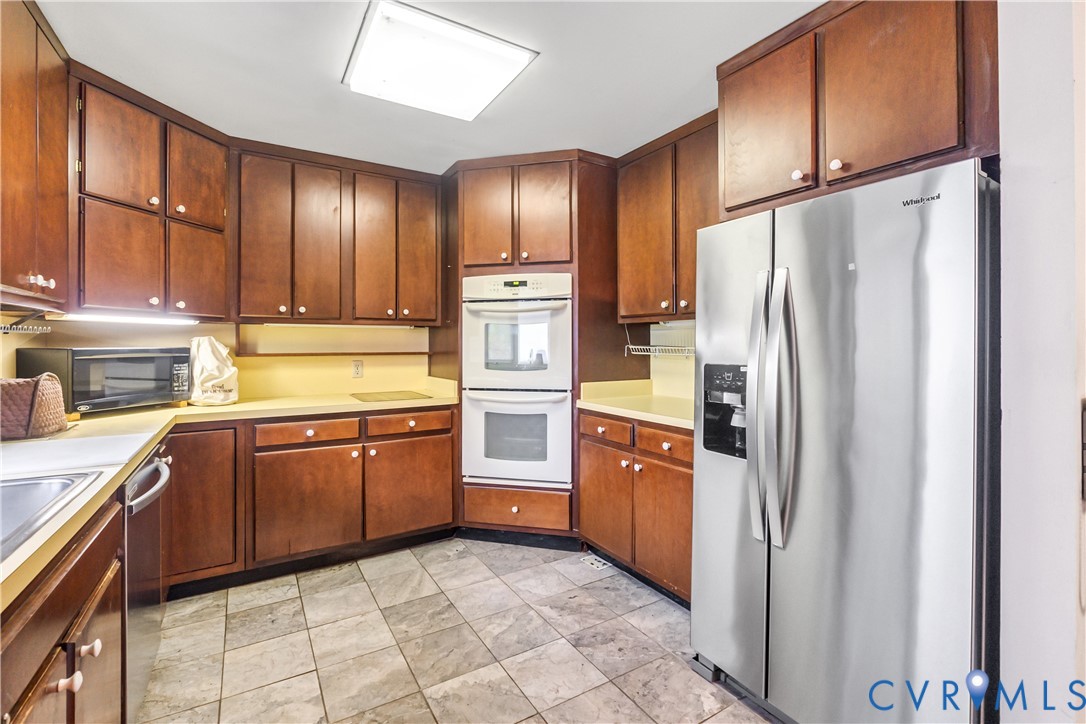 2086 Defense Road Petersburg, VA 23805 - Photo 15 of 32 Kitchen with appliances with stainless steel finis