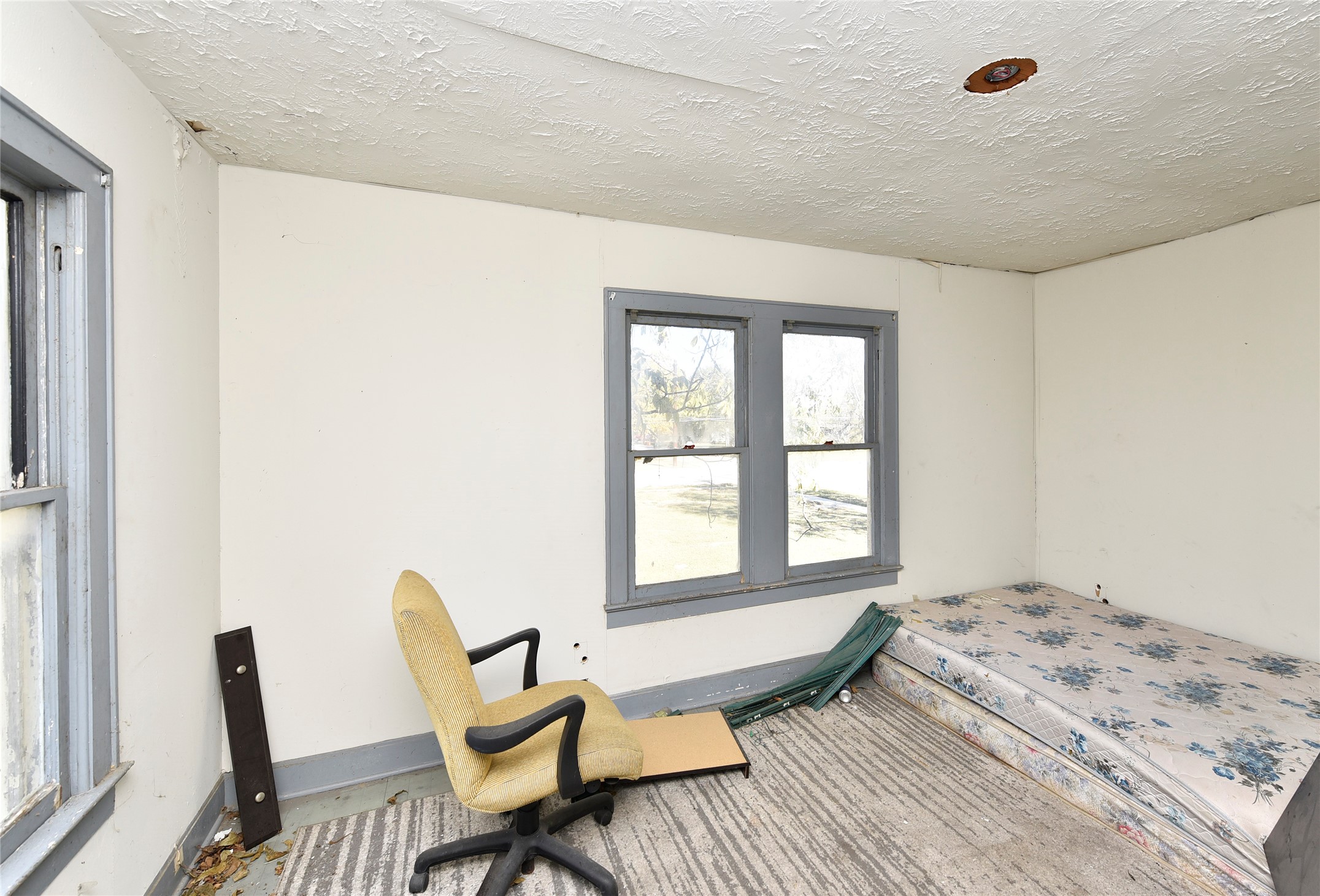 908 6th Street Rosenberg, TX 77471 - Photo 17 of 34 a bedroom with a bed and a window