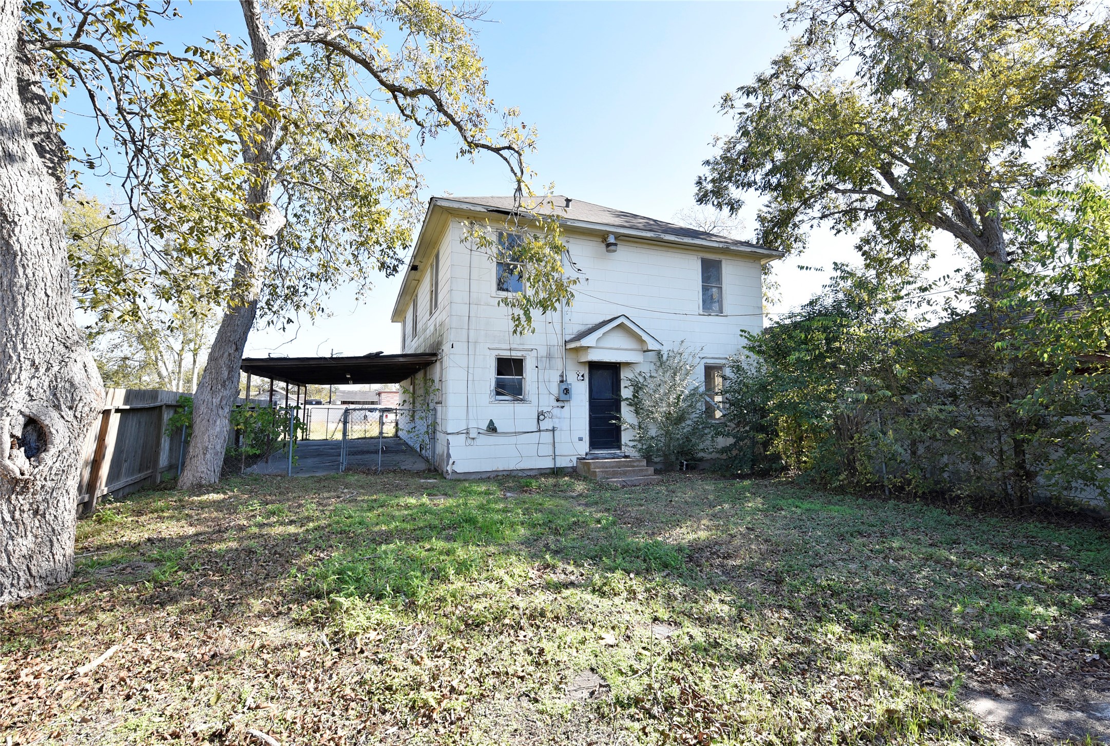 908 6th Street Rosenberg, TX 77471 - Photo 30 of 34 a view of a house with a yard