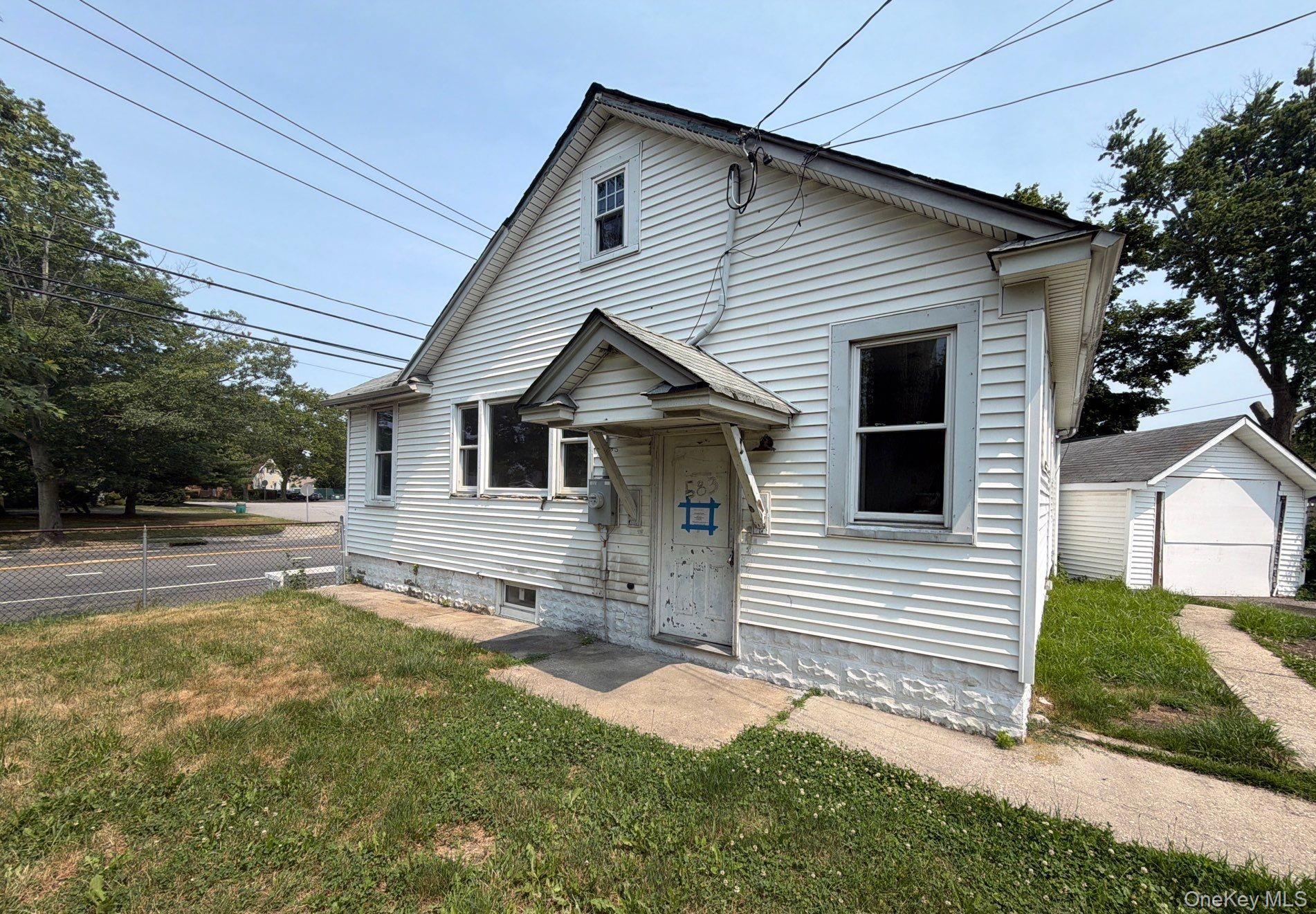 583 Straight Path West Babylon, NY 11704 - Photo 2 of 17