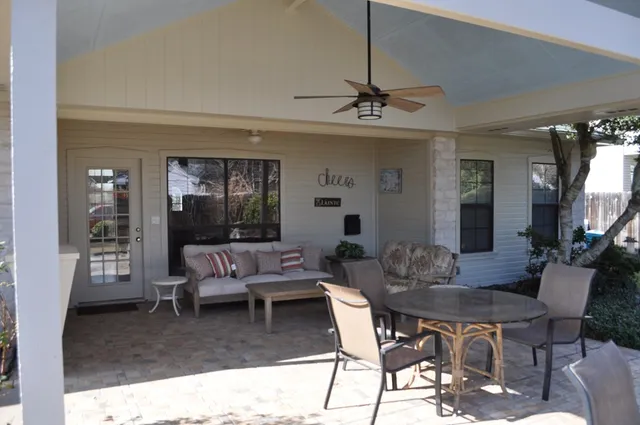 $3,000 | 612 West Hackberry Street, Fredericksburg, TX 78624