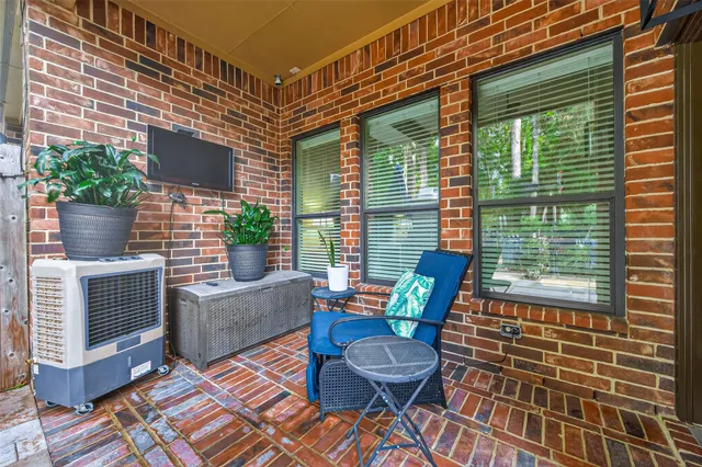 a view of sitting space with a slide