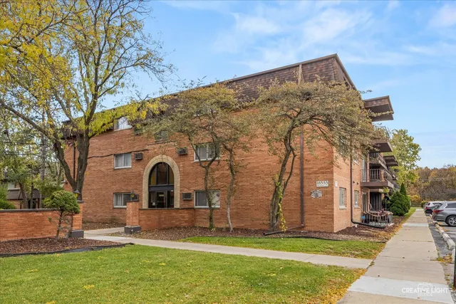 $110,000 | 18555 Hickory Court, Unit 21, Lansing, IL 60438