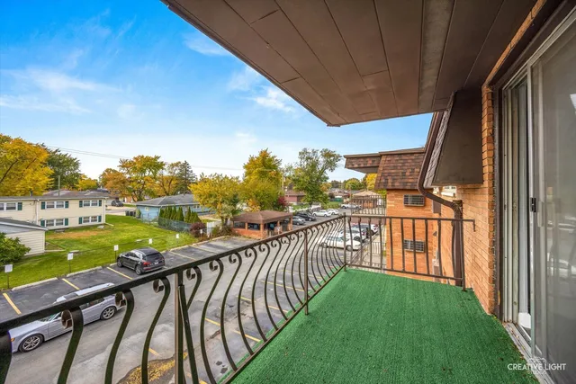 $110,000 | 18555 Hickory Court, Unit 21, Lansing, IL 60438