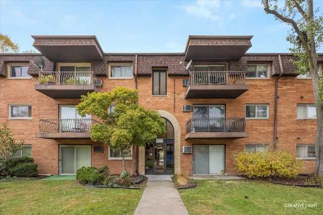 $110,000 | 18555 Hickory Court, Unit 21, Lansing, IL 60438