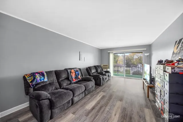 $110,000 | 18555 Hickory Court, Unit 21, Lansing, IL 60438