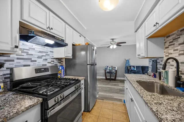 $110,000 | 18555 Hickory Court, Unit 21, Lansing, IL 60438