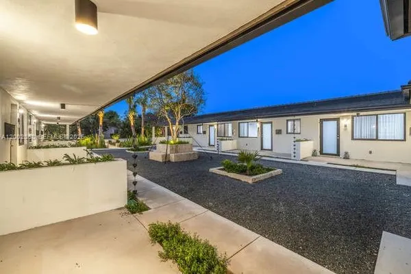 $2,100 | 8931 Northeast 2nd Avenue, Unit S3, El Portal, FL 33138