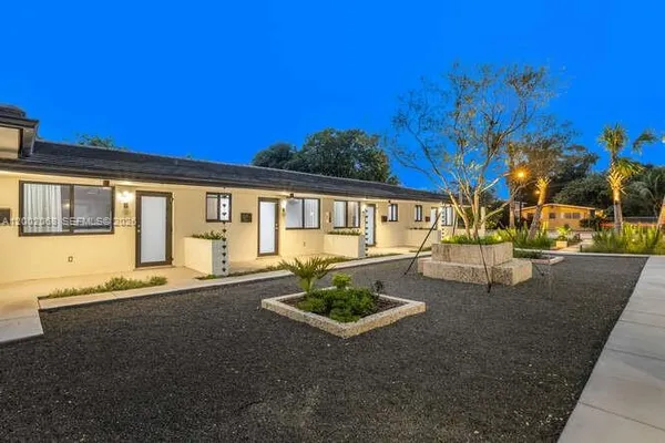 $2,100 | 8931 Northeast 2nd Avenue, Unit S3, El Portal, FL 33138