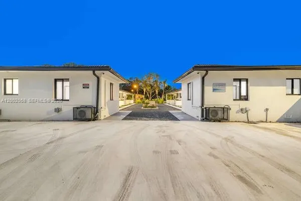 $2,100 | 8931 Northeast 2nd Avenue, Unit S3, El Portal, FL 33138