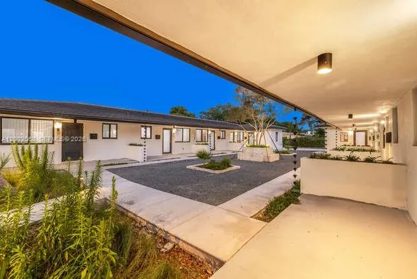 $2,100 | 8931 Northeast 2nd Avenue, Unit S3, El Portal, FL 33138