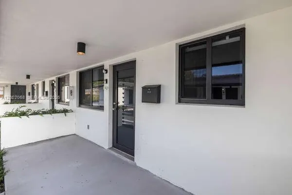 $2,100 | 8931 Northeast 2nd Avenue, Unit S3, El Portal, FL 33138