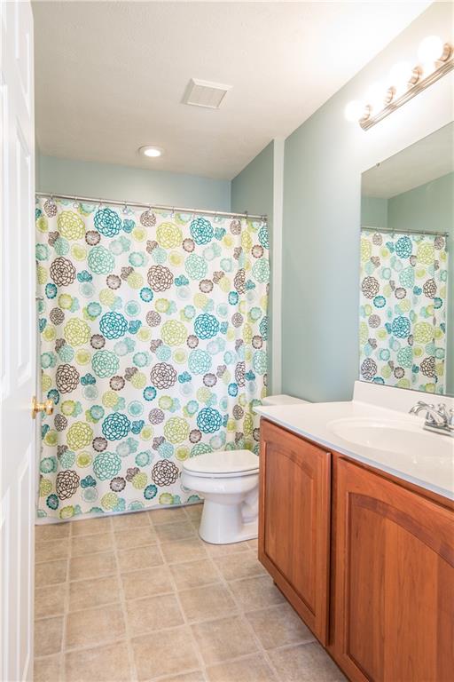 5009 Venice Road Pittsburgh, PA 15209 - Photo 18 of 25 Upstairs bath