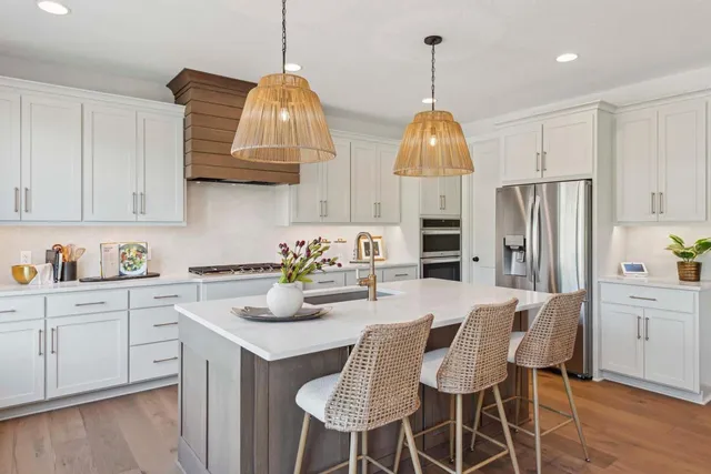 $1,128,525 | 10399 Shadyview Lane North, Maple Grove, MN 55311