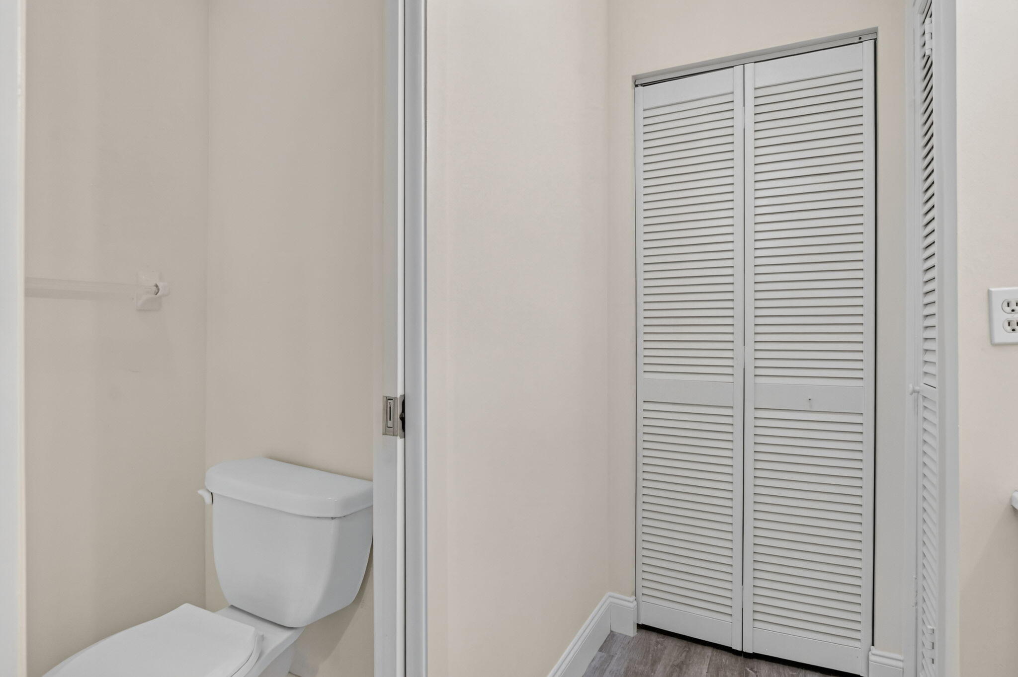 20846 Vinesta Circle Boca Raton, FL 33433 - Photo 20 of 36 1/2 Bathroom