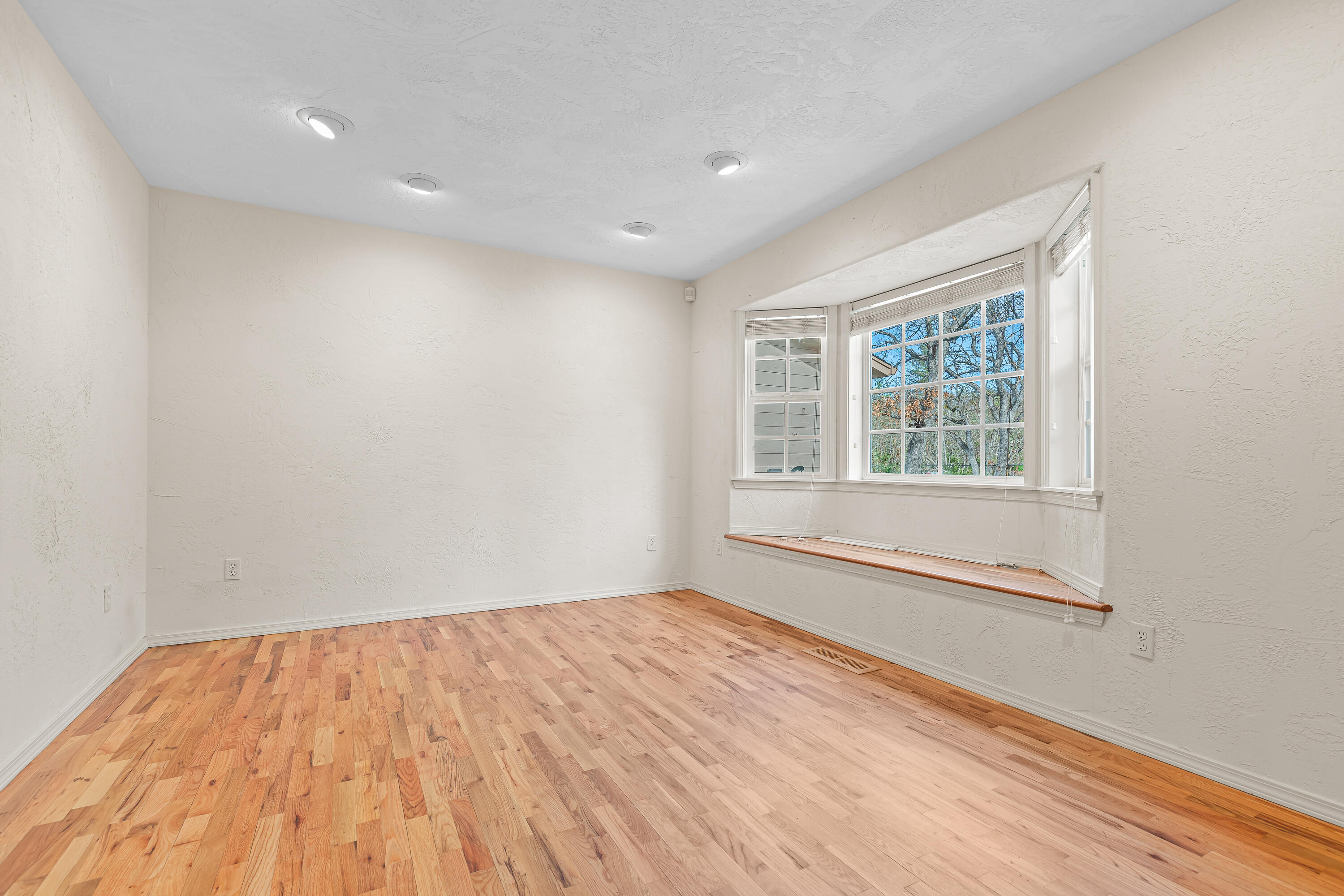 6550 Hillcrest Road Medford, OR 97504 - Photo 5 of 62 Office