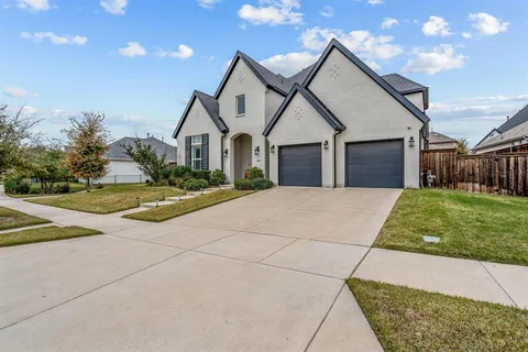 $949,000 | 2016 Roundtree Circle East, Fort Worth, TX 76008