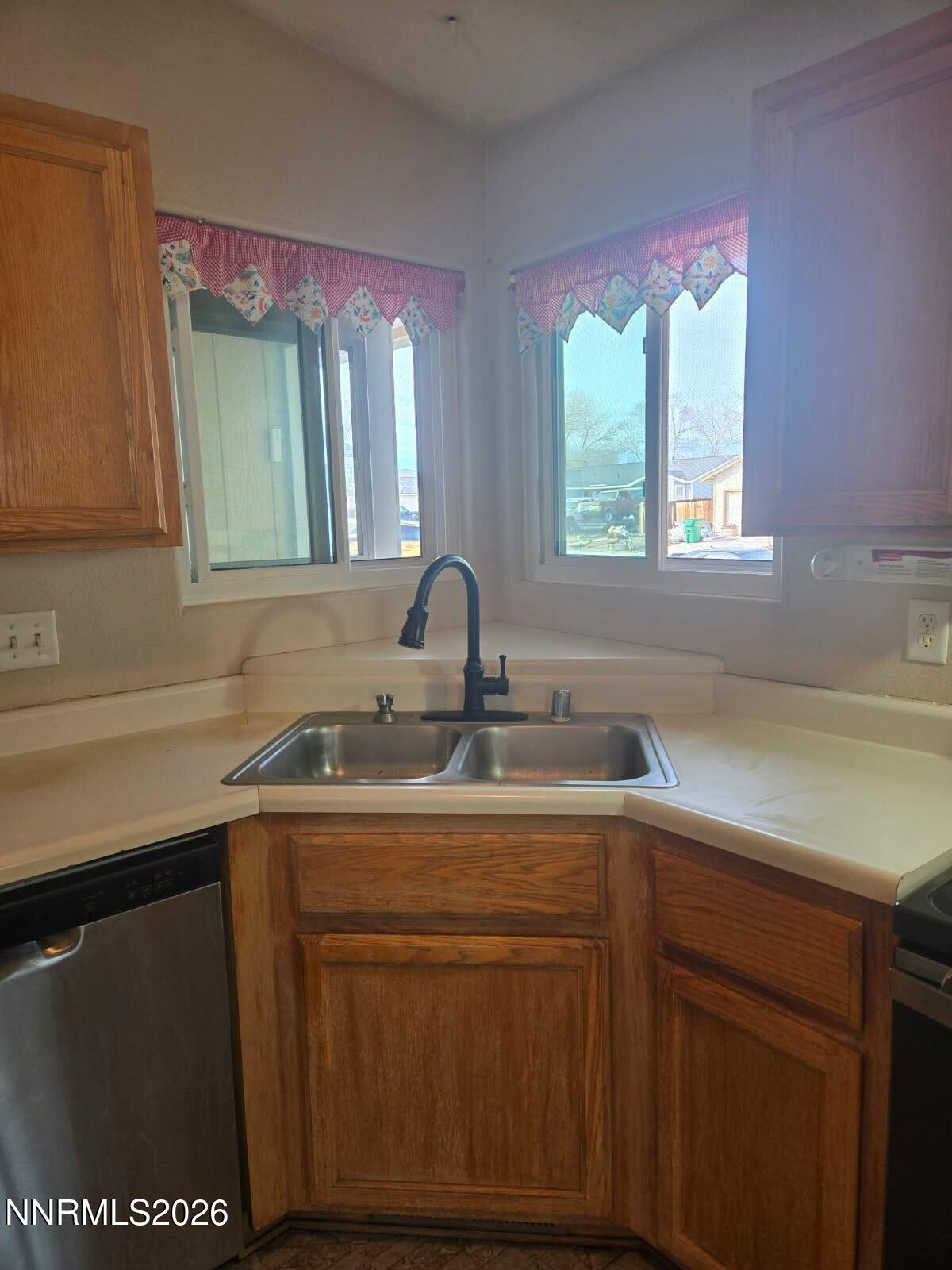 601 Nader Way Fernley, NV 89408 - Photo 3 of 11 IMG_4822
