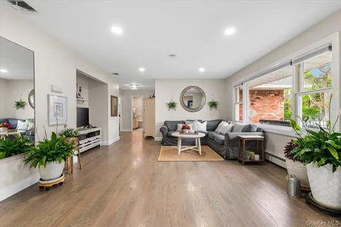$1,488,000 | 11 Beaver Drive, Bayville, NY 11709