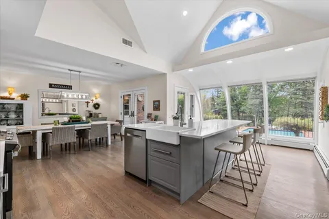 $1,488,000 | 11 Beaver Drive, Bayville, NY 11709