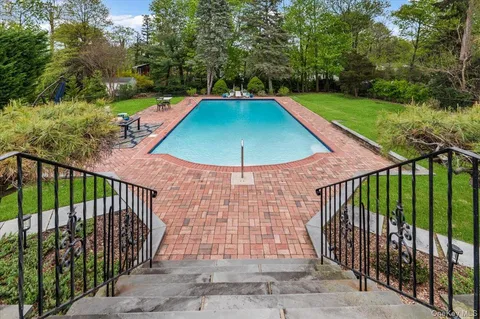 $1,488,000 | 11 Beaver Drive, Bayville, NY 11709