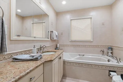 $1,488,000 | 11 Beaver Drive, Bayville, NY 11709