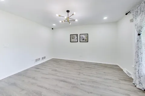 $649,000 | 8 Hampton Court, Mundelein, IL 60060
