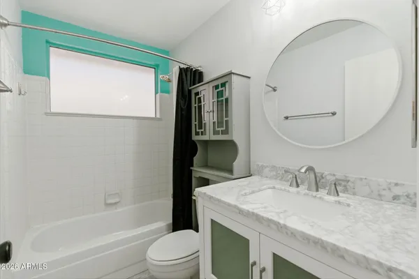 a view of empty room with cabinet and ceiling fan