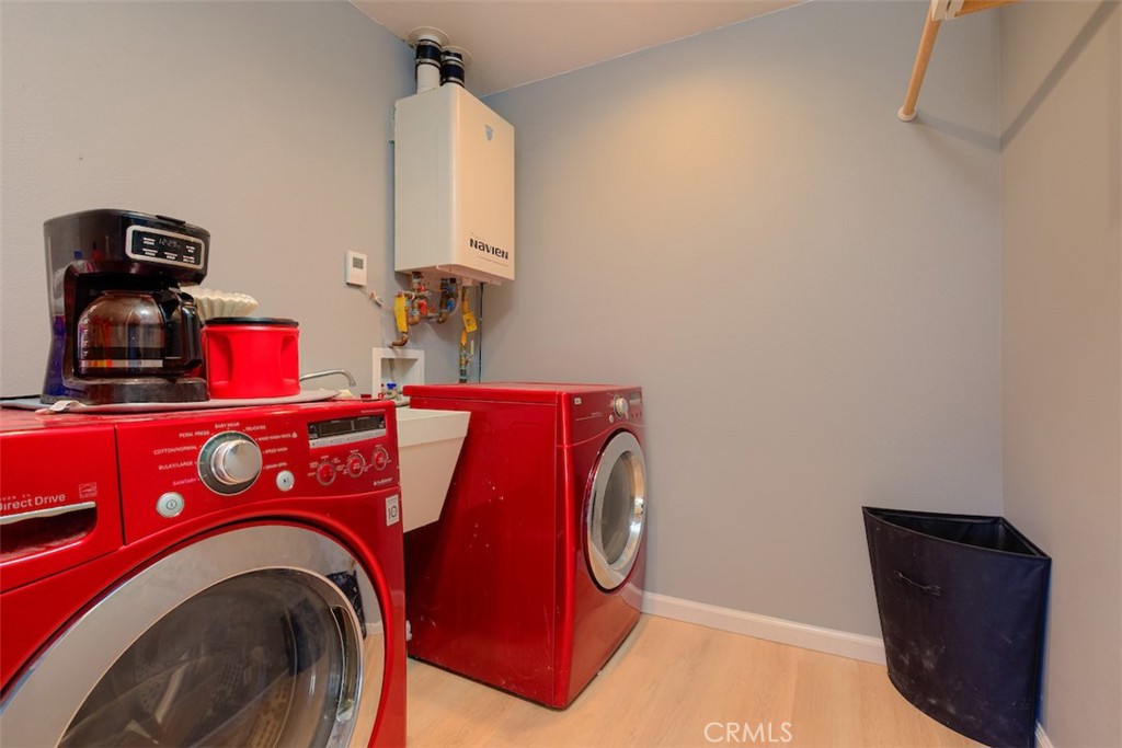 1274 Filbert Avenue Chico, CA 95926 - Photo 30 of 52 a utility room with dryer and washer
