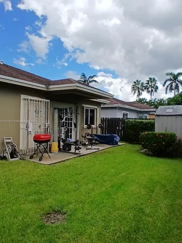 a view of outdoor space yard deck and patio