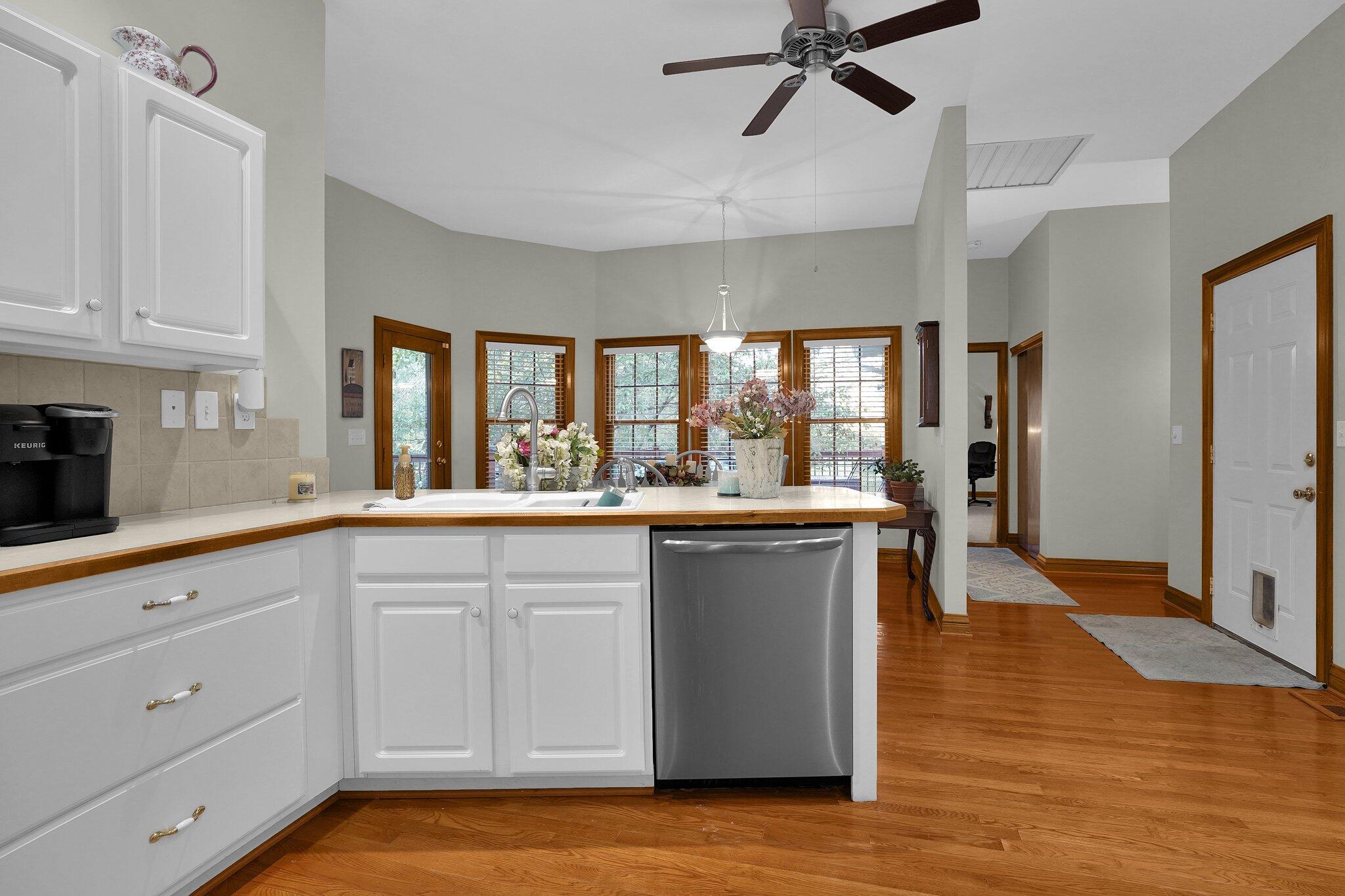 9120 York Road Southwest Etna, OH 43062 - Photo 18 of 42 Kitchen