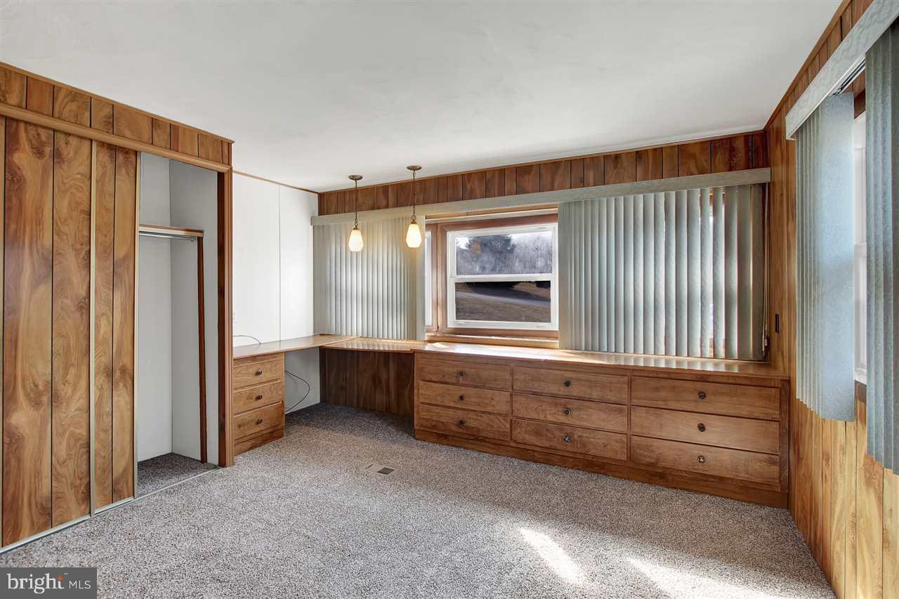 947 Valley View Road York, PA 17406 - Photo 10 of 25 Gallery Image 10