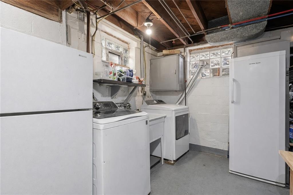 804 Erdner Avenue Pittsburgh, PA 15202 - Photo 29 of 48 a utility room with dryer and washer