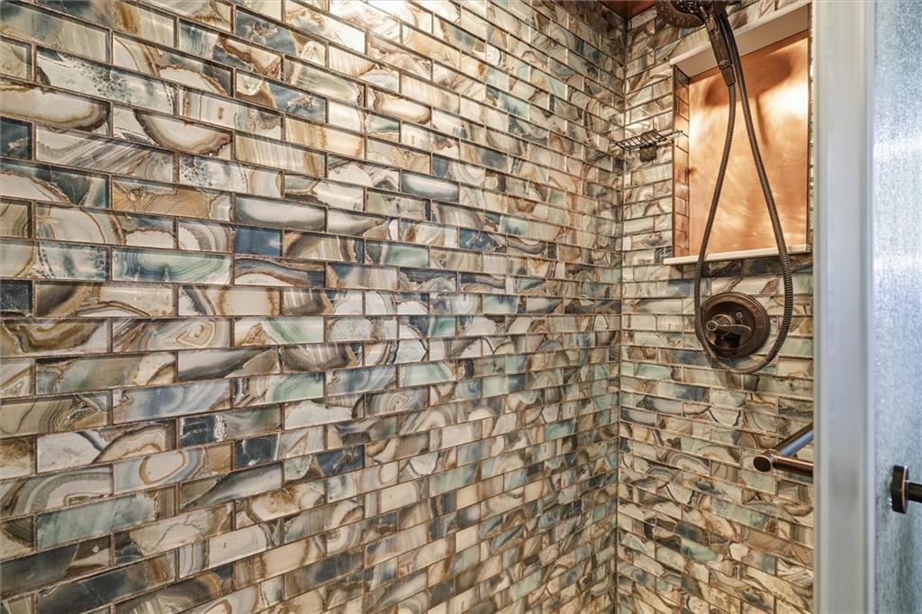 804 Erdner Avenue Pittsburgh, PA 15202 - Photo 31 of 48 a bathroom with a shower