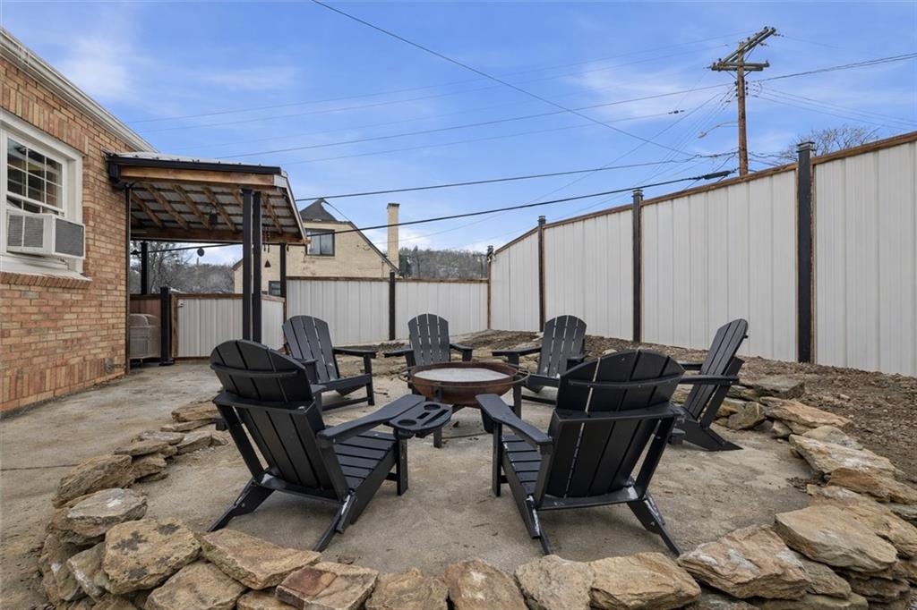 804 Erdner Avenue Pittsburgh, PA 15202 - Photo 32 of 48 a outdoor space with lots of tables and chairs