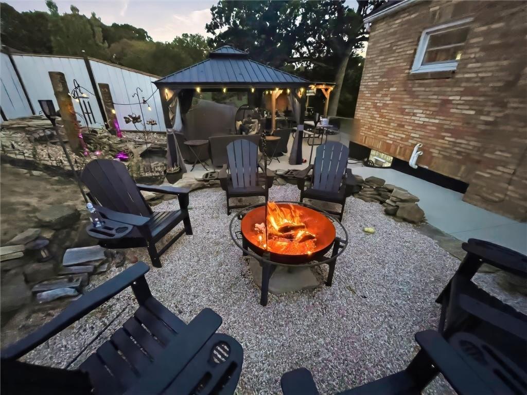 804 Erdner Avenue Pittsburgh, PA 15202 - Photo 39 of 48 a view of a chairs and table in the terrace