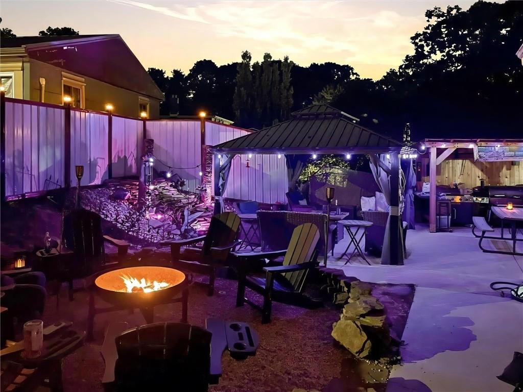 804 Erdner Avenue Pittsburgh, PA 15202 - Photo 40 of 48 a view of a chairs and tables in patio